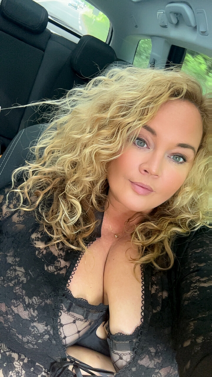 OnlyFans Dutch Curves In Heels Naked Pics - Image 2